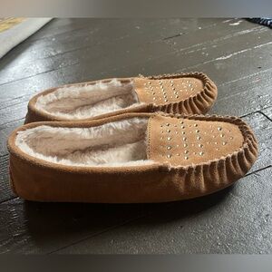 Minnetonka size 10 slip on slipper/shoe tan leather